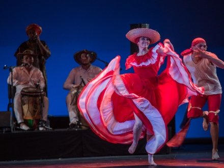 Agrupación en gala del Festival Bogotá Ciudad de Folclor