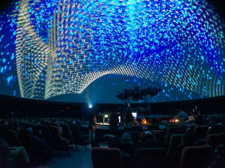 Domo del Planetario con luces 