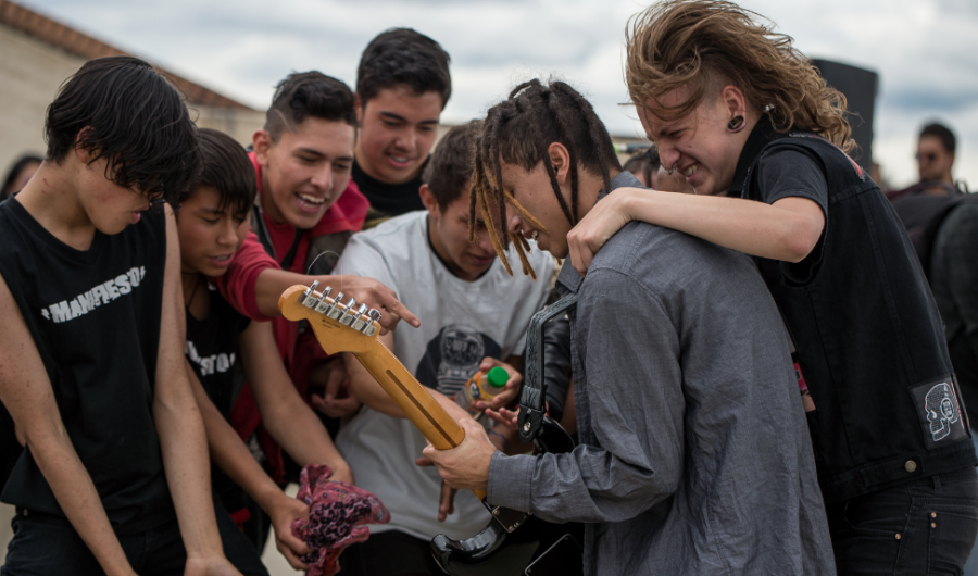 Artistas jóvenes en escena