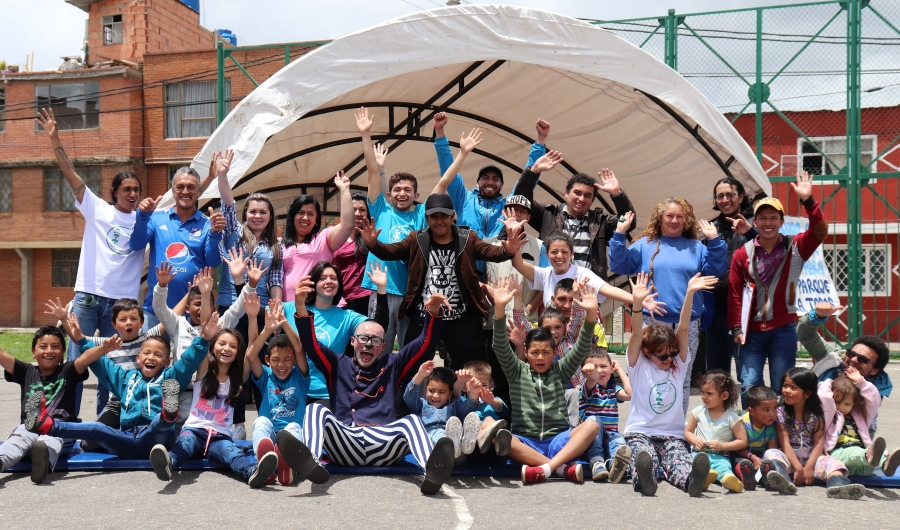 Personas participando en un evento de Parques para todos