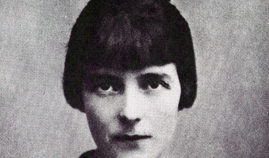 Fotografía de  Katherine Mansfield en blanco y negro de wikimedia commons