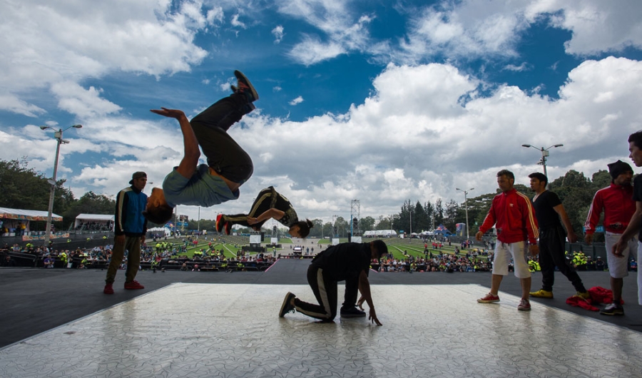 Break dance en tarima hip hop al parque