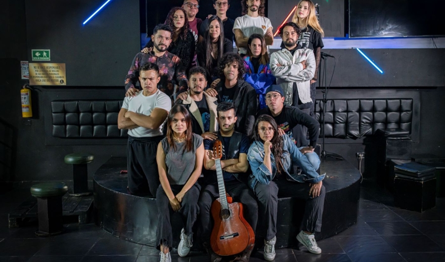 hombres y mujeres que participarán en el show de improvisación