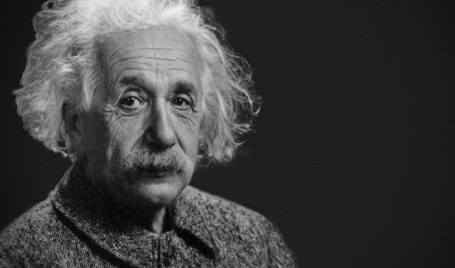 Retrato en blanco y negro de Albert Einstein. 