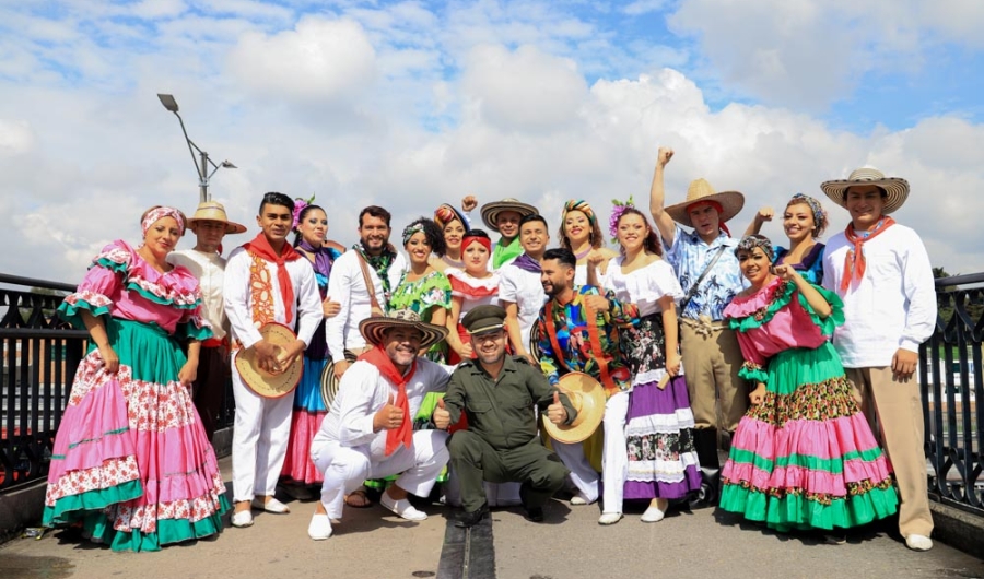 Grupo Noches del Folclor Colombianoal aire libre