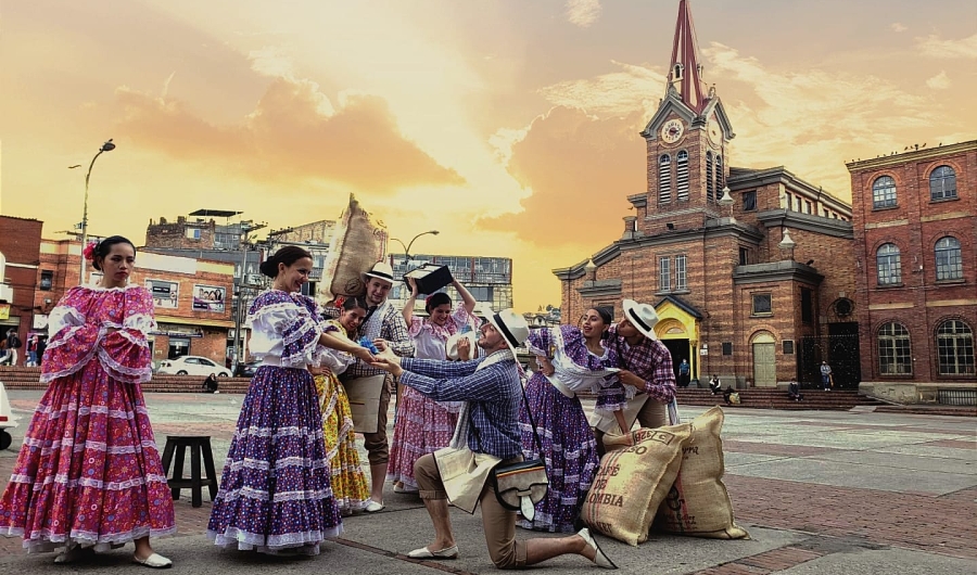 Bailarines de la agrupación Jera Danza