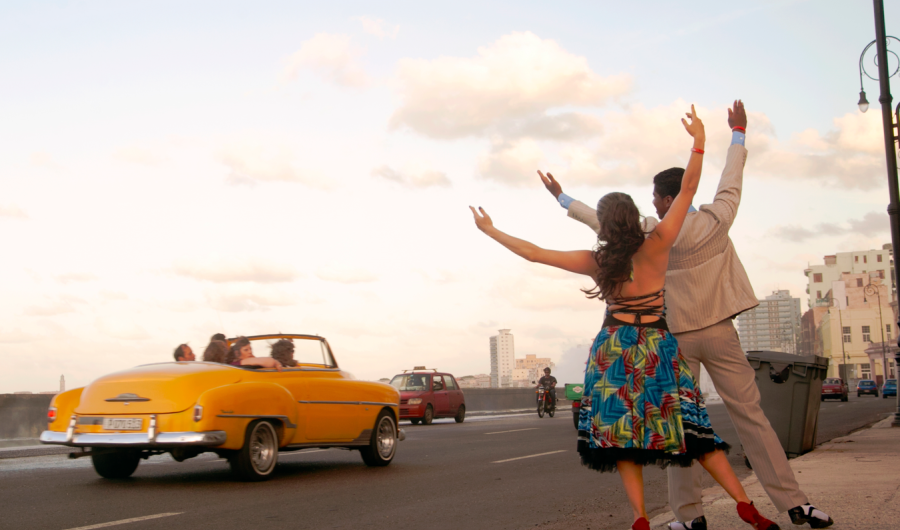 Personas al aire libre en La Habana