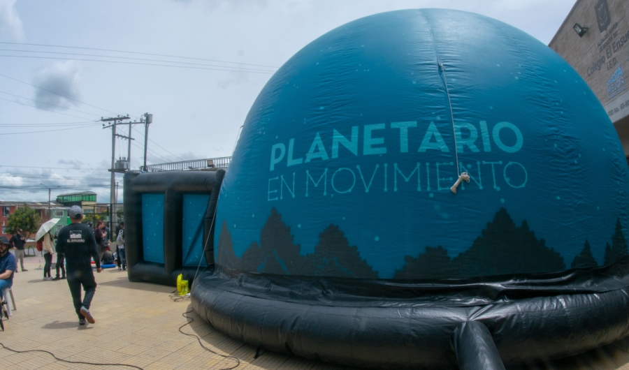 Planetario móvil en El Ensueño