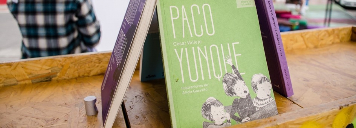 Ejemplares de Libro al Viento en la calle. Foto: Lázaro Rivera