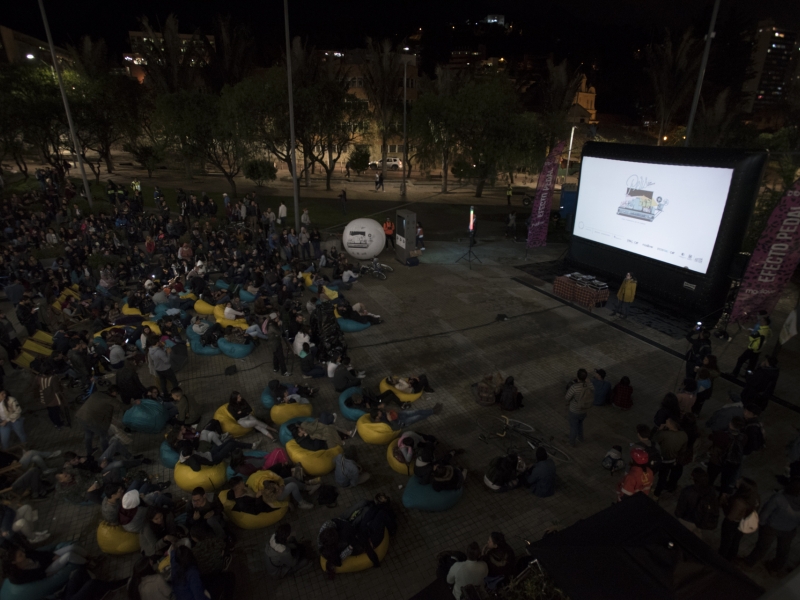 Personas participando en evento de Pelis por Bogotá