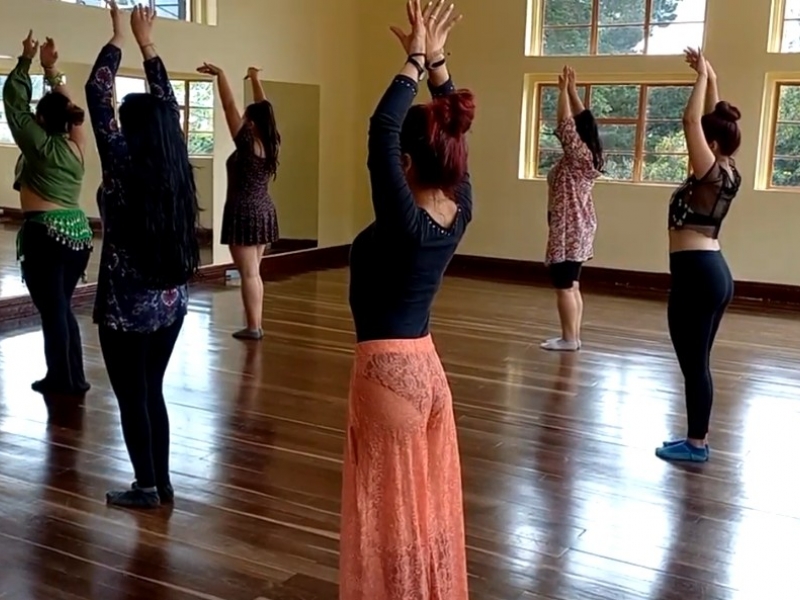 Juliana Carranza en taller de danza