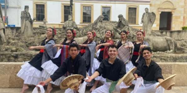 Agrupación peruana de danza