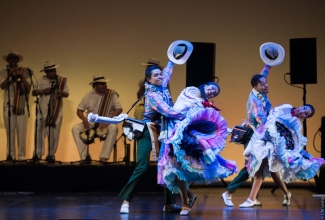 Gala lo mejor de la danza folclórica colombiana