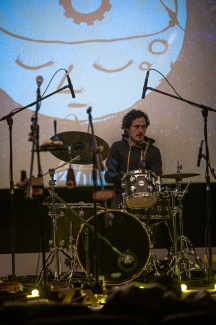 Zazous presenta 13 lunas en el estudio Gaitán.